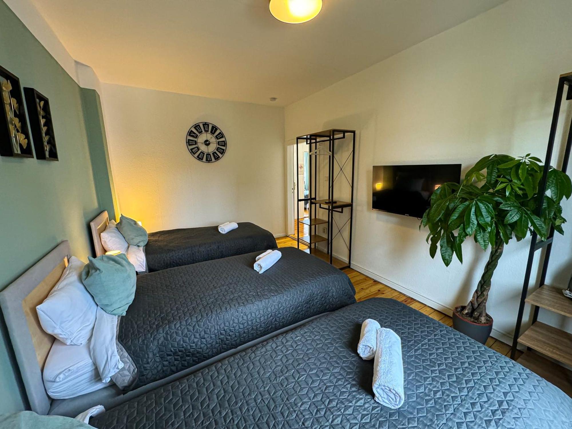 Immostay #8 - Haus Fuer 13 Personen Mit 7 Zimmer - Grosser Garten & Grill, Free Parking, Wlan Bremen Luaran gambar
