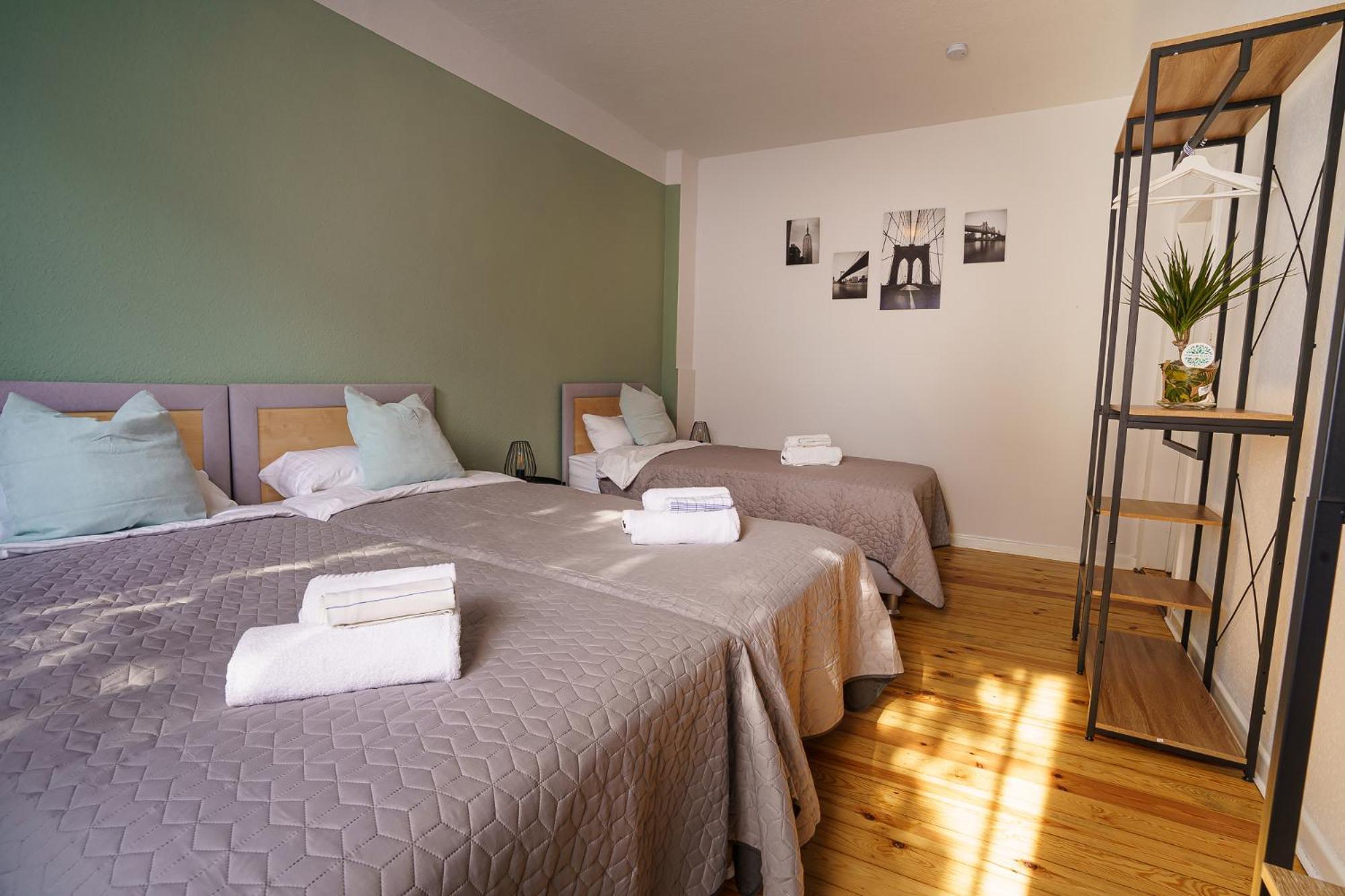 Immostay #8 - Haus Fuer 13 Personen Mit 7 Zimmer - Grosser Garten & Grill, Free Parking, Wlan Bremen Luaran gambar